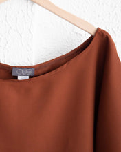 Load image into Gallery viewer, Rust Round Neck 3/4 Length Top
